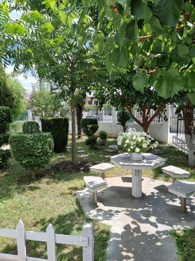 Guest House Vila Elezi Дуррес Экстерьер фото