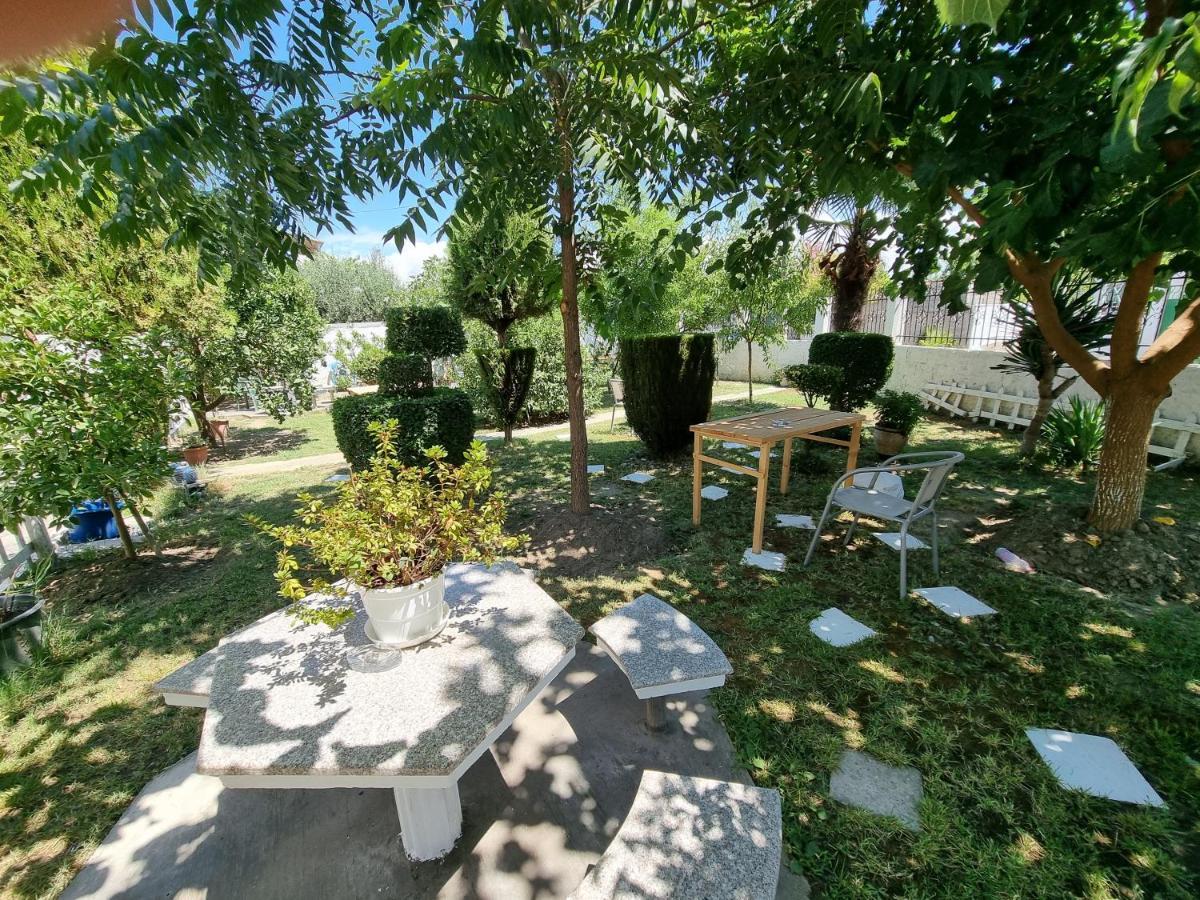 Guest House Vila Elezi Дуррес Экстерьер фото