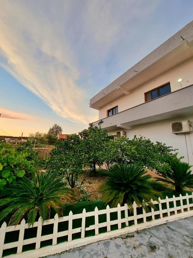 Guest House Vila Elezi Дуррес Экстерьер фото